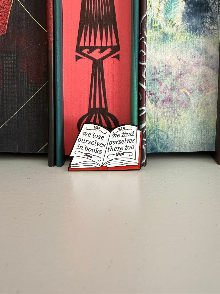 We lose ourselves in books - Enamel Pin